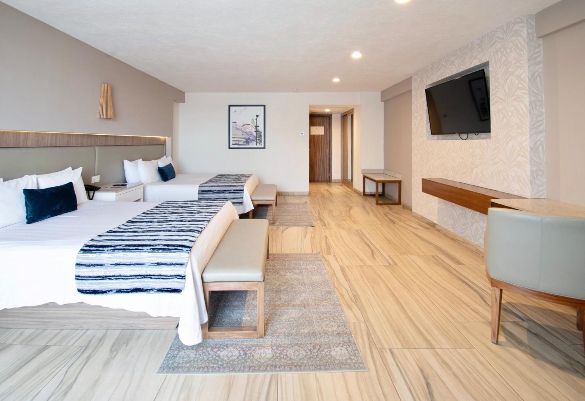 Hotel Velvet Plaza Гвадалахара Екстер'єр фото