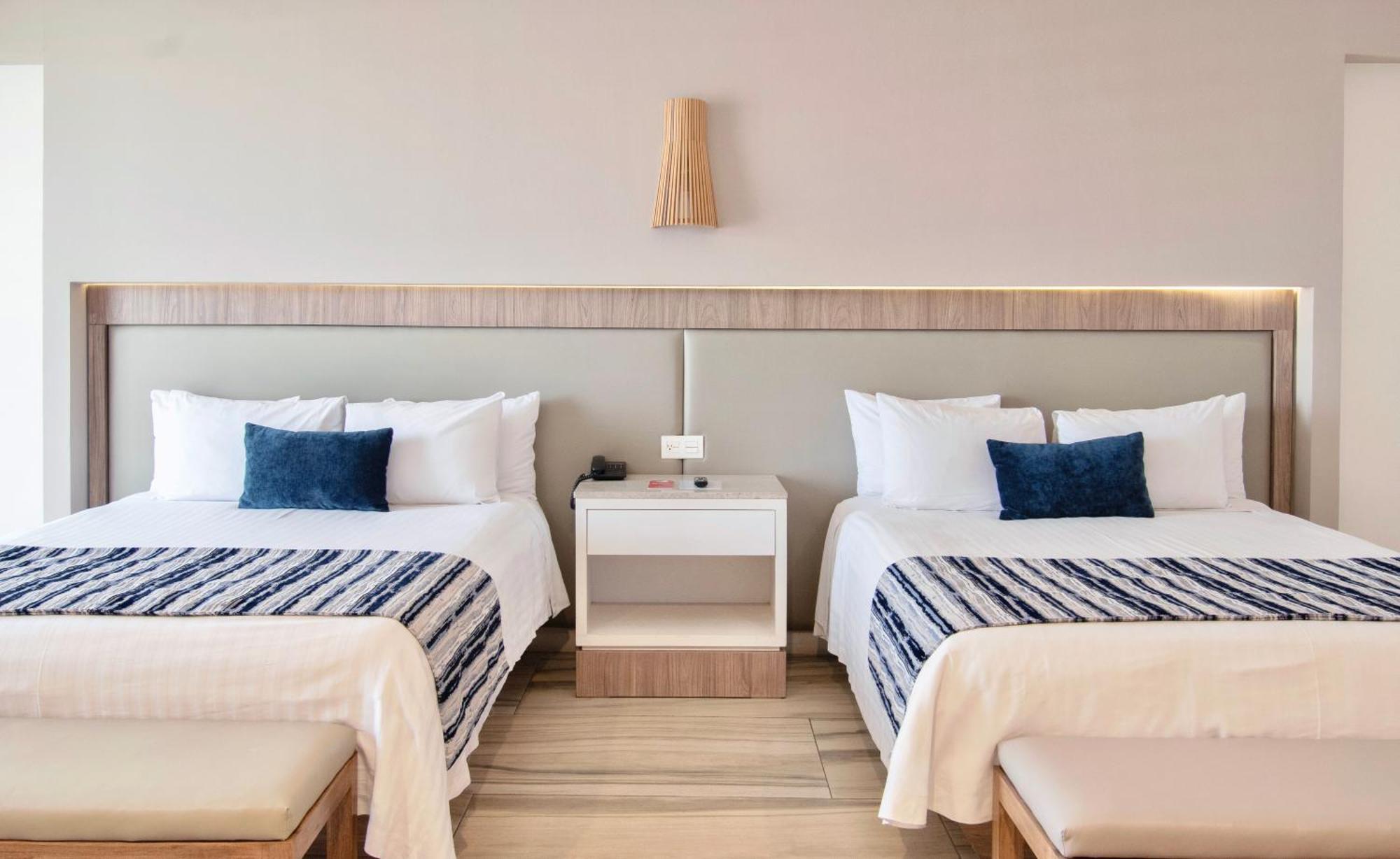Hotel Velvet Plaza Гвадалахара Екстер'єр фото