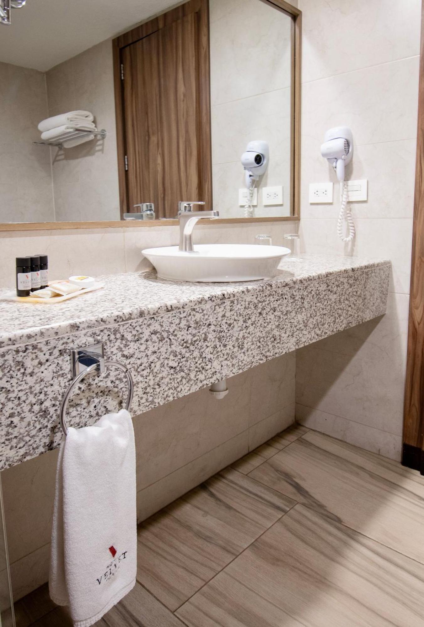 Hotel Velvet Plaza Гвадалахара Екстер'єр фото